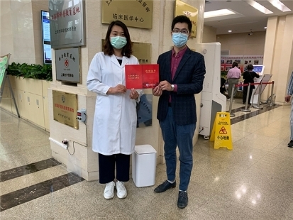 拓牛向深圳市人民醫(yī)院捐贈智能垃圾桶，讓醫(yī)院垃圾處理更安全