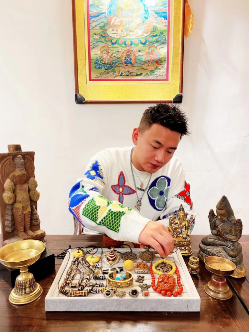 逃離上海到拉薩，96年小伙在微拍堂年入千萬