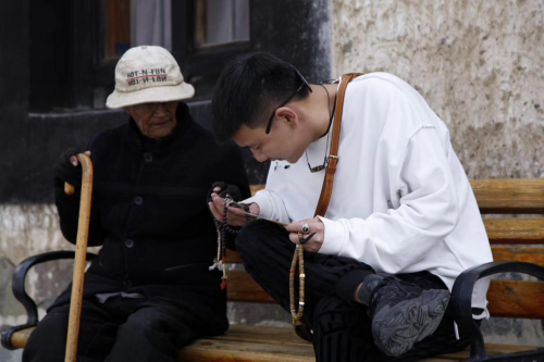 逃離上海到拉薩，96年小伙在微拍堂年入千萬