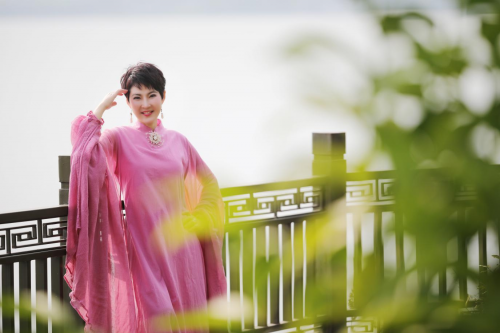 知名個人成長作家張德芬：向內(nèi)探索，看清情緒的真相