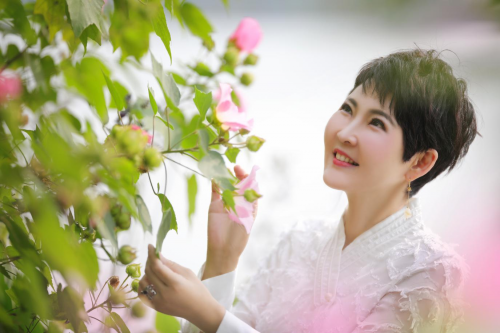 知名個人成長作家張德芬：向內(nèi)探索，看清情緒的真相