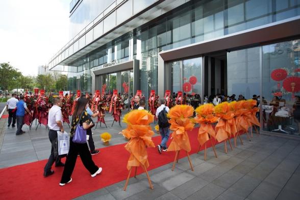 榮耀新總部啟用，體系化運(yùn)營(yíng)能力再升級(jí)、助推創(chuàng)新攻堅(jiān)