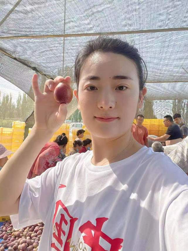 河南姑娘抖音電商創(chuàng)業(yè)賣水果，帶粉絲跑遍全國原產(chǎn)地