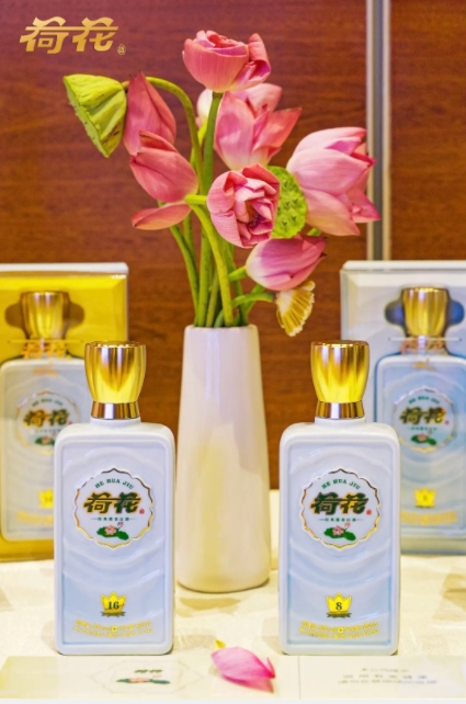 華致酒行「荷花·玉系列 8」啟動(dòng)全國(guó)首站發(fā)布會(huì)