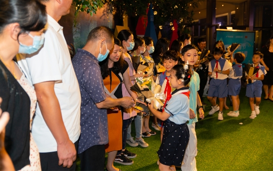 希沃?jǐn)y手王老吉，讓教師節(jié)只暖心、不上火!