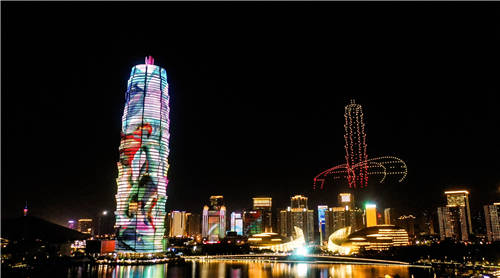 帥爆了！500架無人機(jī)表演在大玉米點(diǎn)亮鄭州，助力HUAWEI nova9系列發(fā)布