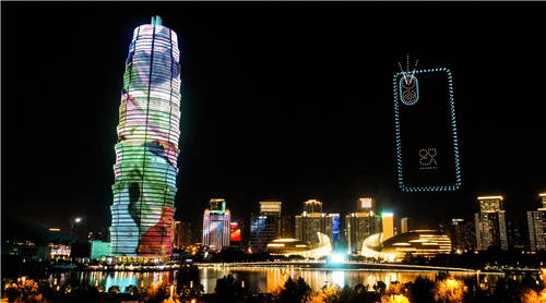 帥爆了！500架無人機(jī)表演在大玉米點(diǎn)亮鄭州，助力HUAWEI nova9系列發(fā)布