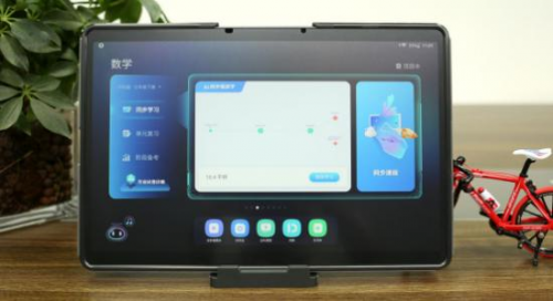 科大訊飛AI學(xué)習(xí)機亮相2021全球智博會，展現(xiàn)AI學(xué)習(xí)獨特魅力