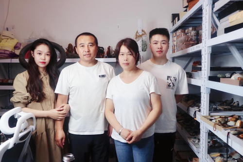曾經(jīng)只靠種地賺錢 現(xiàn)在微拍堂他卻最高月入450萬！