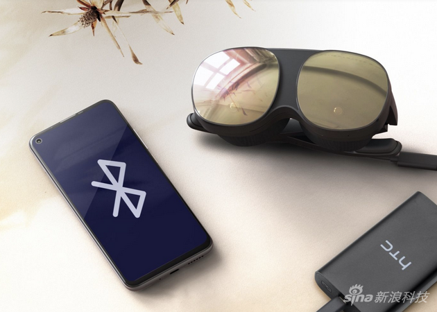 VIVE Flow可折疊，可連接智能手機