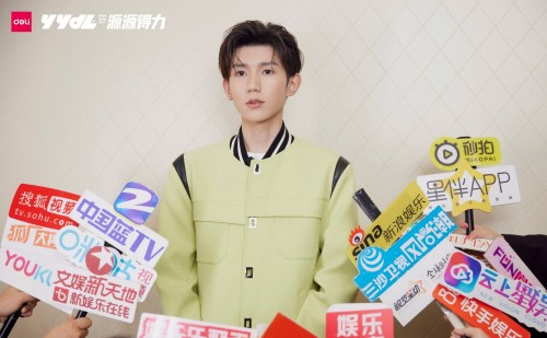 得力首家快閃店潮聚魔都TX淮海，代言人王源驚喜空降