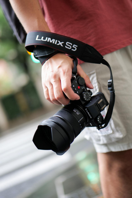 松下LUMIX S5掛機(jī)頭？當(dāng)然是LUMIX S 20-60mm