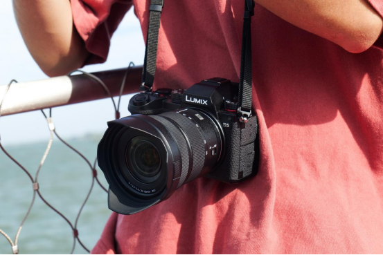 松下LUMIX S5掛機(jī)頭？當(dāng)然是LUMIX S 20-60mm
