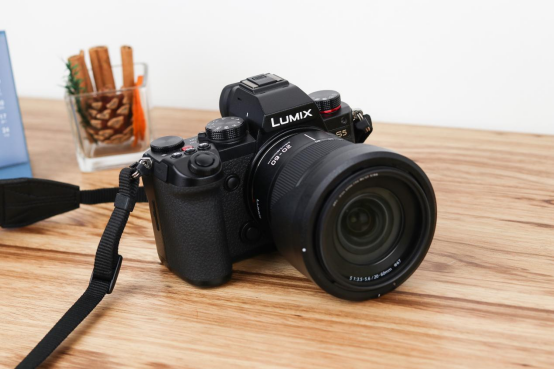 松下LUMIX S5掛機(jī)頭？當(dāng)然是LUMIX S 20-60mm