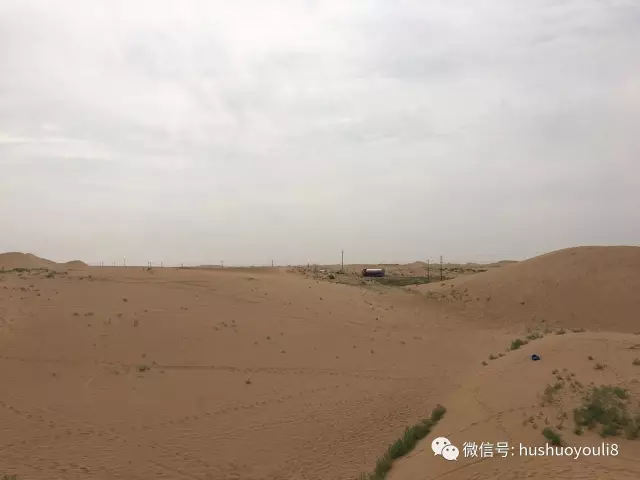 茫茫沙漠中，身價百億的他如釋重負！他特別提及，蒙?？偛帽R敏放是貴人！