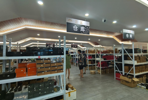 打造專業(yè)直播團(tuán)隊 他在微拍堂半年銷售額破2000萬