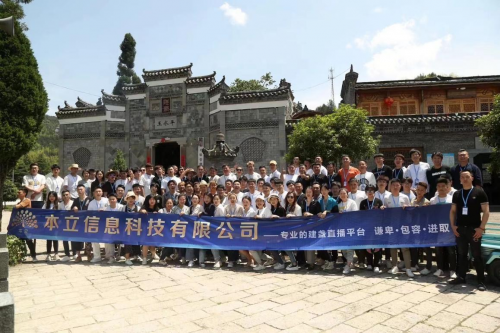 打造專業(yè)直播團(tuán)隊 他在微拍堂半年銷售額破2000萬