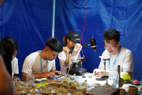 打造專業(yè)直播團(tuán)隊 他在微拍堂半年銷售額破2000萬