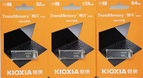 雙11 U盤選購?fù)扑] 鎧俠隨閃U366速度和品質(zhì)兼?zhèn)?/></p><p>對于一個U盤來說，影響其讀寫性能最重要的就是USB兼容的接口協(xié)議了，市面上常見的許多U盤還依舊只兼容到USB2.0協(xié)議，但鎧俠隨閃U366 U盤兼容USB 3.2 Gen1協(xié)議，傳統(tǒng)的USB2.0協(xié)議傳輸速度是480Mbps，而USB 3.2 Gen1的協(xié)議傳輸速率高達5Gbps，從而極大的提升了這款U盤的讀寫性能，大容量的文件也能在較短的速度內(nèi)完成拷貝，這對于差旅辦公人群來說，尤其能提升工作效率，縮減傳輸數(shù)據(jù)耗費的時間。</p><p align=