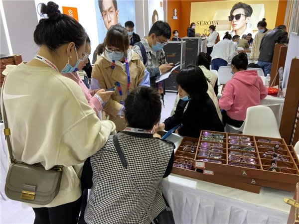 相伴金秋十月，北京眼鏡展施洛華締造專屬時尚盛宴