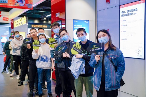 重慶京東超級(jí)體驗(yàn)店迎來大批玩家：均為預(yù)約購(gòu)顯卡中簽者