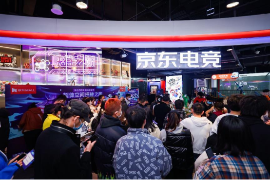 線下11.11晚8點(diǎn)人氣火爆 京東電器自營門店開場4小時(shí)到店25萬人次
