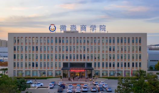 微淼：經(jīng)濟(jì)快速發(fā)展 對國民的財(cái)商素養(yǎng)提出更高要求
