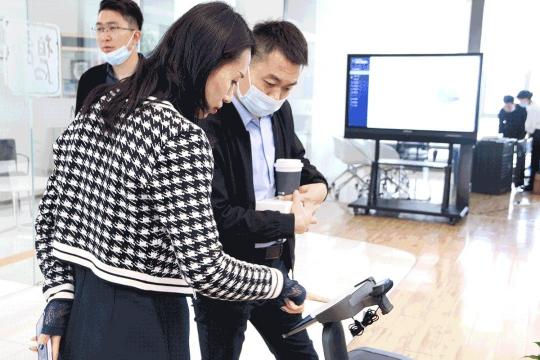 聚焦智慧辦公，temi機(jī)器人賦能企業(yè)實(shí)現(xiàn)數(shù)字化轉(zhuǎn)型