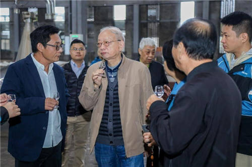 ?就在秋糖前，一批白酒泰斗密集調(diào)研了江小白