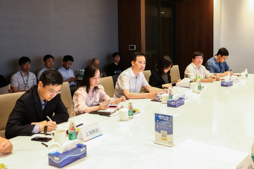 上海市經(jīng)信委、青浦科委、虹橋管委會(huì)蒞臨銀科控股指導(dǎo)工作