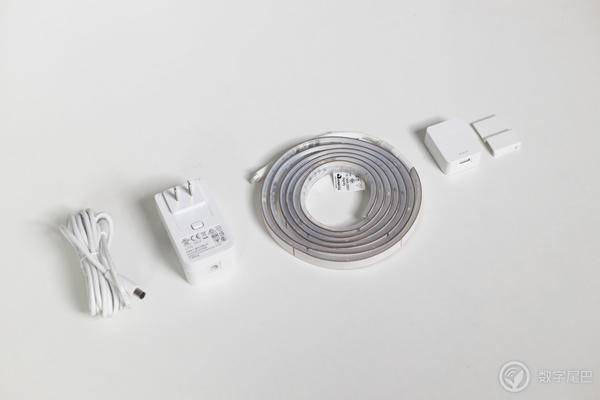 飛利浦 Hue 電競(jìng)桌面：聲光同步！氛圍感拉滿！