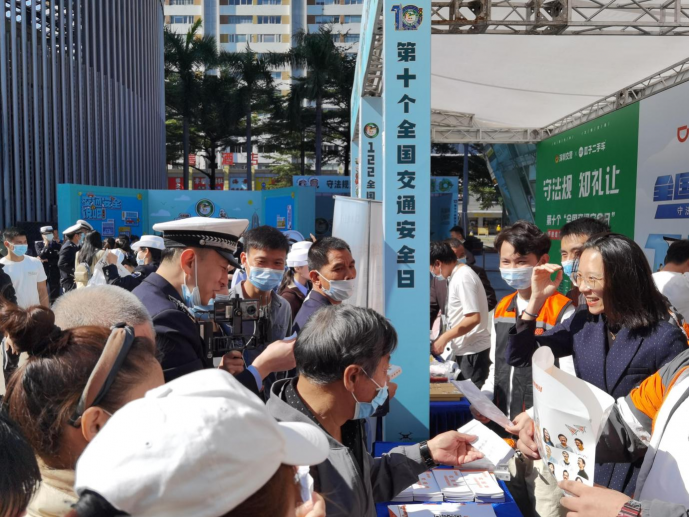 深圳舉辦“全國(guó)交通安全日”主題活動(dòng)，貨拉拉司機(jī)代表上臺(tái)演唱原創(chuàng)歌曲