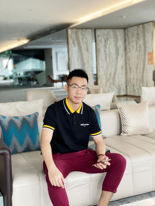 做錦鯉中的“錦鯉” 他在微拍堂首場(chǎng)直播銷售額破百萬