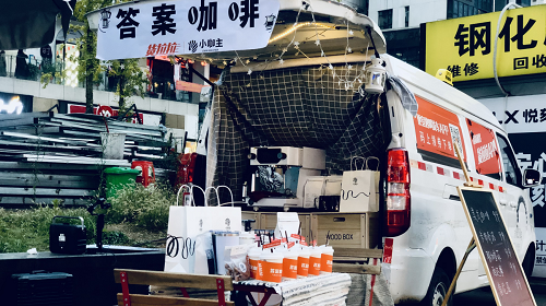 貨拉拉竟然可以這么潮！流動咖啡車引發(fā)路人打卡拍照