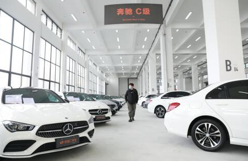 接近年關(guān)，優(yōu)信二手車合肥賣場持續(xù)火爆