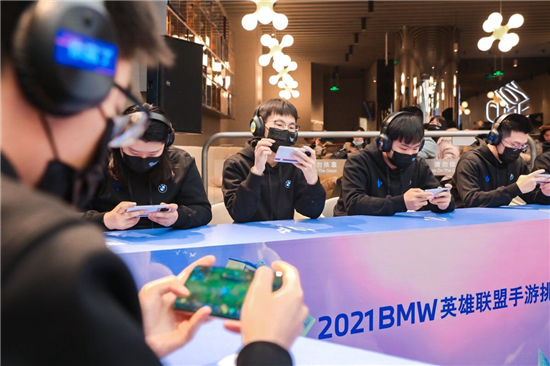 實戰(zhàn)見真功，iQOO 8獲2021 BMW英雄聯(lián)盟手游挑戰(zhàn)賽選手一致好評