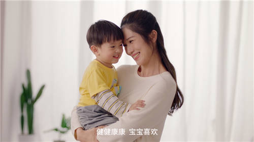 紅人寶寶坦言“不想紅”，全棉時(shí)代100%純凈棉助力健康成長