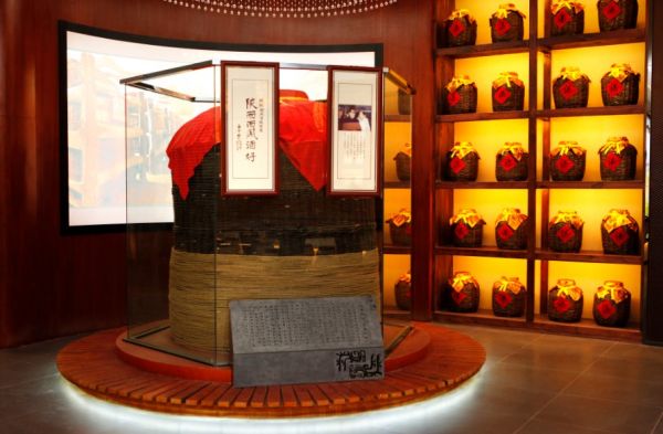 西鳳復(fù)興：自營(yíng)產(chǎn)品100%增長(zhǎng)，“三年百億目標(biāo)”首年告捷