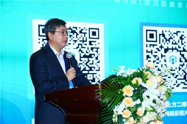 坤前計算機受邀出席清華大學互聯(lián)網(wǎng)產(chǎn)業(yè)高峰論壇