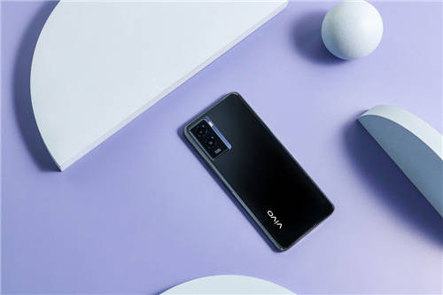 1399元起，vivo Y55s憑6000mAh大電池成新續(xù)航標(biāo)桿
