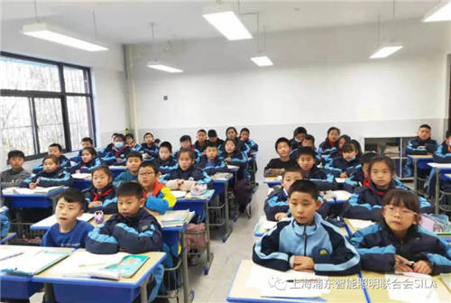 上海浦東智能照明聯(lián)合會“愛眼護眼，關(guān)愛孩子健康，光明公益助學行動”第二期愛心捐贈