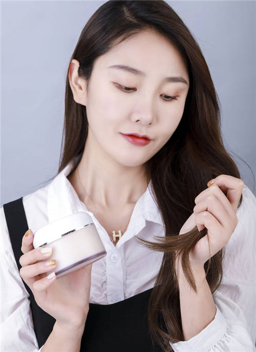丸碧沁潤強(qiáng)保濕護(hù)發(fā)素，煥現(xiàn)秀發(fā)絲滑柔順質(zhì)感