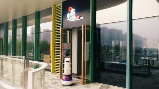 擎朗送餐機(jī)器人批量上崗，無接觸配送助力西安抗疫