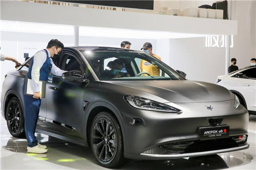 阿爾法S全新HI版登陸?？谲囌?極狐汽車打造未來出行