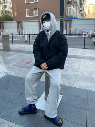 8分以上的街拍穿搭，一定離不開這雙優(yōu)調(diào)917涼拖！