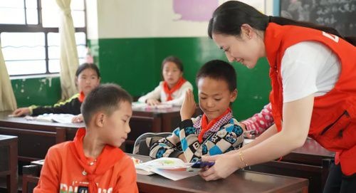 聚信租賃將黨建與企業(yè)經(jīng)營融合，激發(fā)企業(yè)發(fā)展活力