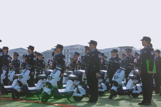 換上新裝備，執(zhí)勤更高效，雅迪電動車助力六安市平安建設(shè)
