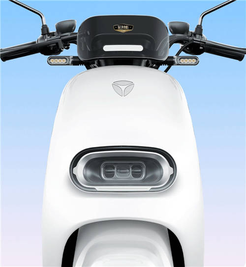 新發(fā)布兩款雅迪電動(dòng)車，一次充電續(xù)航超過(guò)120公里，可跨城行駛