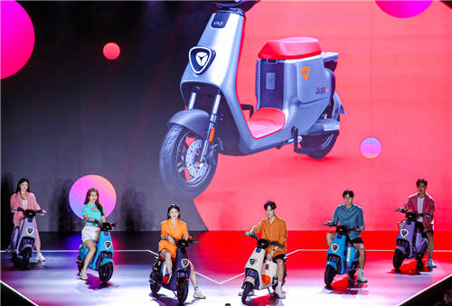 6990 元至 19800元，雅迪高端 VFLY 系列電動(dòng)車發(fā)布
