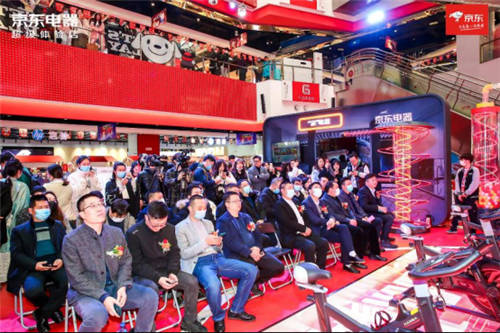 京東超體重慶店年貨大街熱鬧開市！邀請山城青年解鎖濃濃新年味